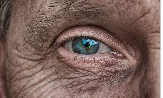 Wat is een ooglidcorrectie en wat heb je er aan?