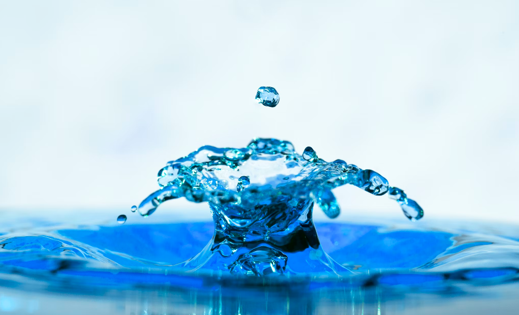 Waterfilterkannen versus Professionele Waterfilters: Welke Houdt je Water Echt Schoon?